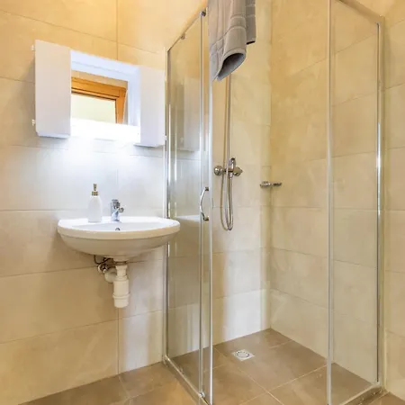 Spacious 3br With Terrace Near Beaches & Restaurants By Quicktrips 圣保罗湾城