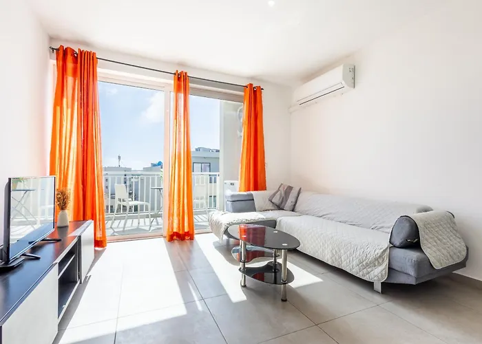 Spacious 3br With Terrace Near Beaches & Restaurants By Quicktrips Apartament St. Paul's Bay