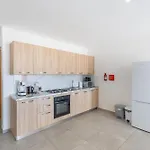 Spacious 3br With Terrace Near Beaches & Restaurants By Quicktrips アパート セント・ポールズ・ベイ