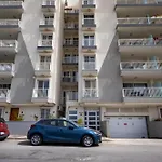 Spacious 3br With Terrace Near Beaches & Restaurants By Quicktrips