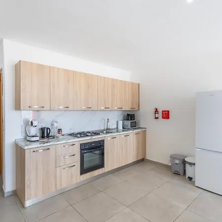 Spacious 3br With Terrace Near Beaches & Restaurants By Quicktrips Appartement San Pawl il-Baħar