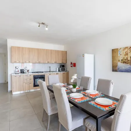 Spacious 3br With Terrace Near Beaches & Restaurants By Quicktrips