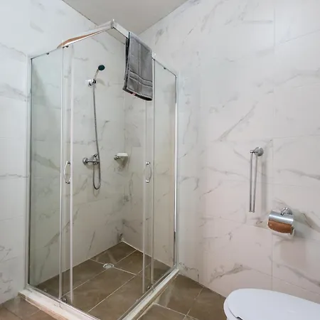 Daire Spacious 3br With Terrace Near Beaches & Restaurants By Quicktrips
