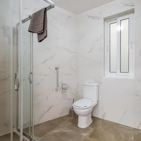 Spacious 3br With Terrace Near Beaches & Restaurants By Quicktrips *