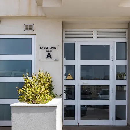 Spacious 3br With Terrace Near Beaches & Restaurants By Quicktrips Apartament