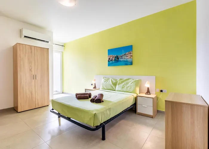 Spacious 3br With Terrace Near Beaches & Restaurants By Quicktrips