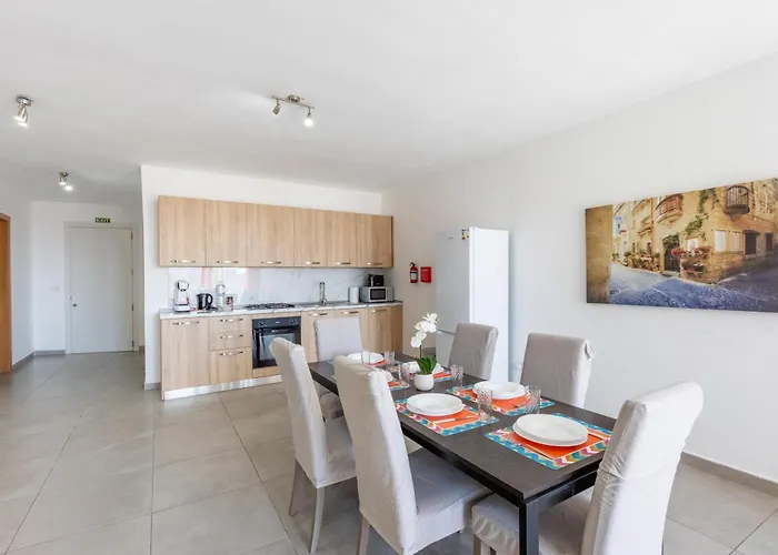 Spacious 3br With Terrace Near Beaches & Restaurants By Quicktrips