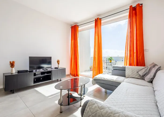 Spacious 3br With Terrace Near Beaches & Restaurants By Quicktrips * St. Paul's Bay